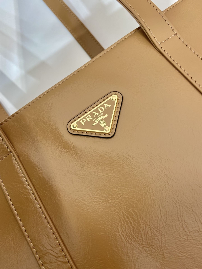 Pra*a tote bags